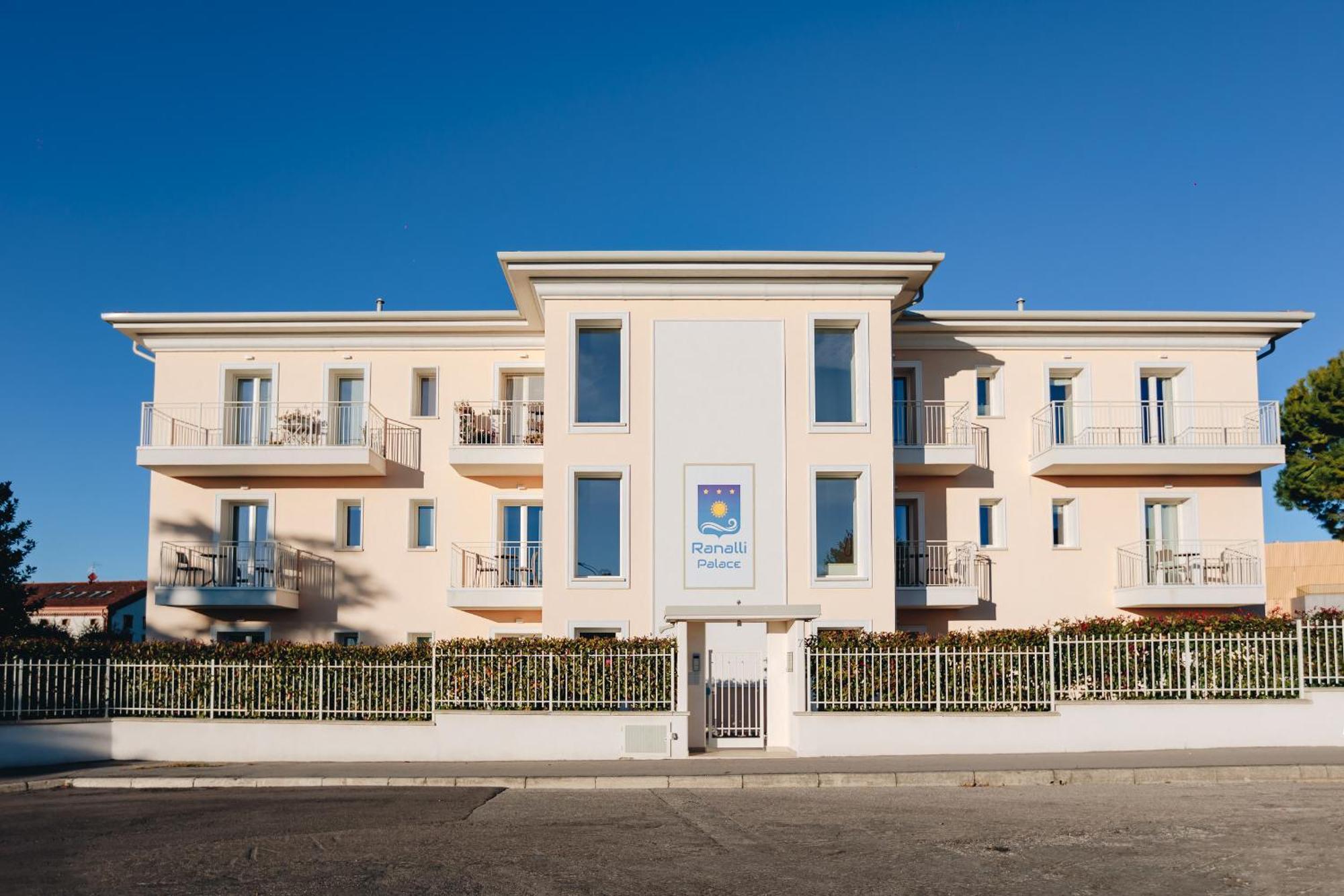 Ranalli Palace Пескьера-дель-Гарда Экстерьер фото