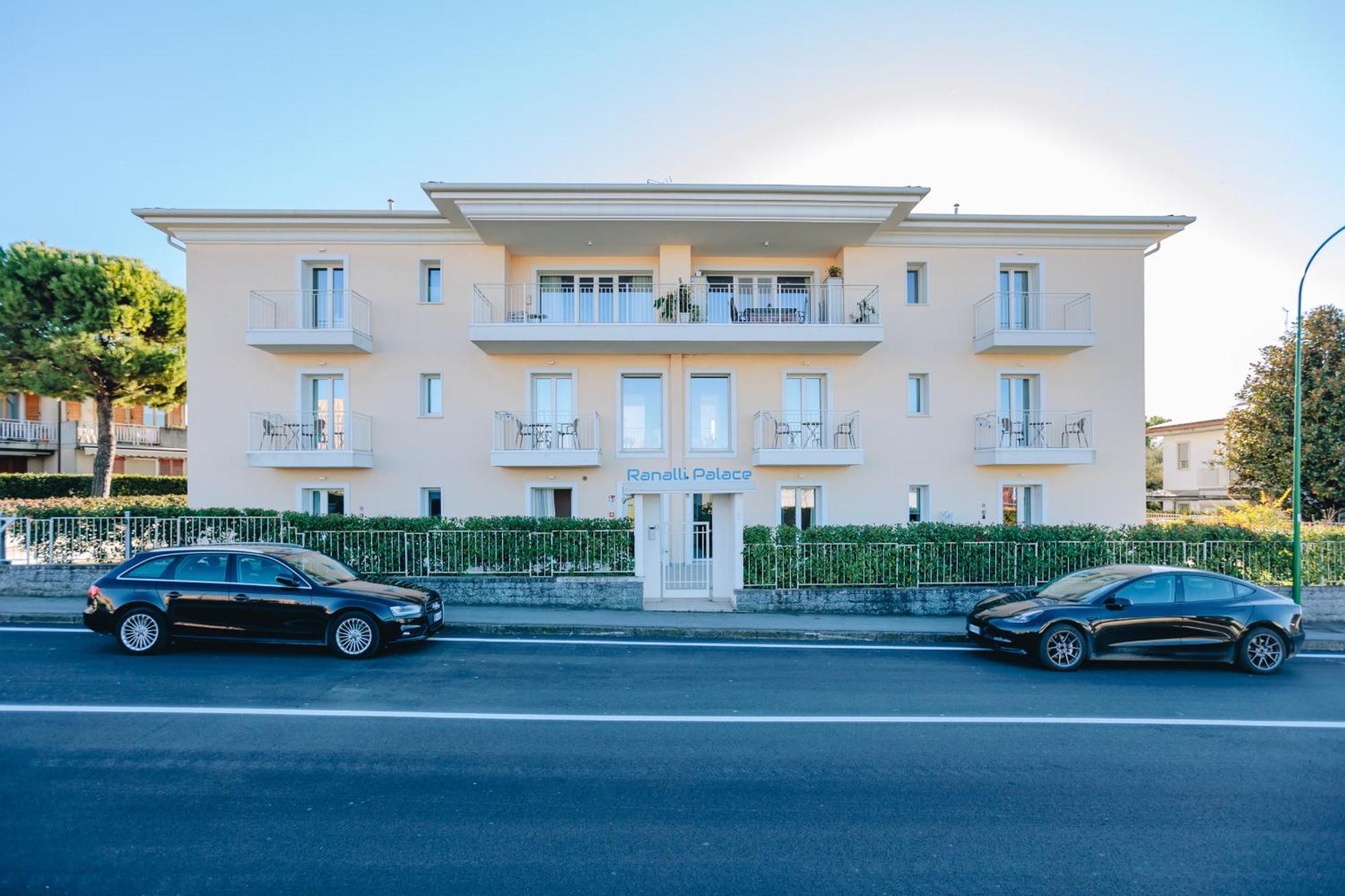 Ranalli Palace Пескьера-дель-Гарда Экстерьер фото